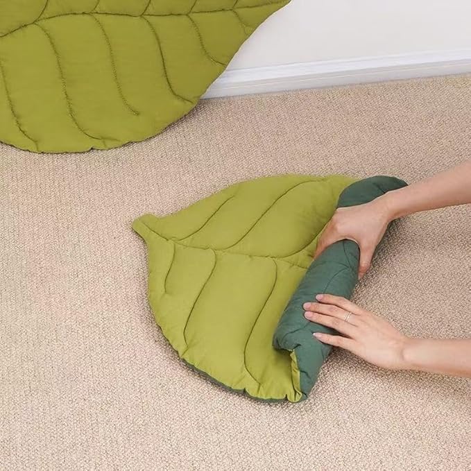 Leaf Pet Bed & Mat for Cats and Dogs – Cozy Warm Resting Pad for Sofa & Floor, Pet Hair Protection (Leaf, Large)